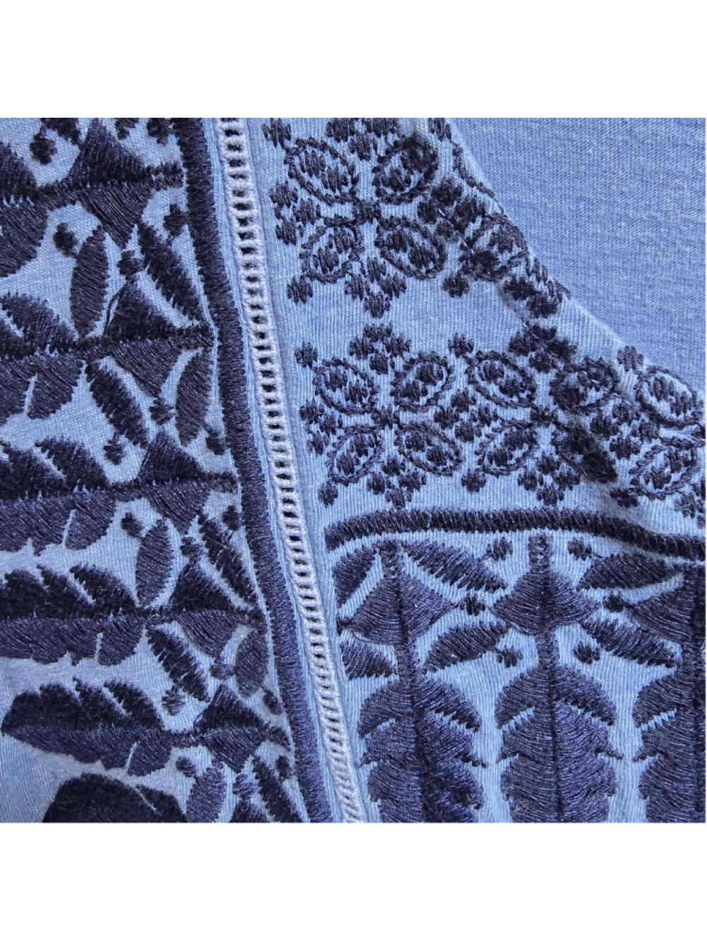 Women's GAP Blue Embroidered Short Sleeve Tee M - Picture 3 of 8